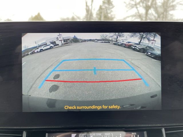 Used 2025 Toyota Sienna XLE Woodland Edition image 18