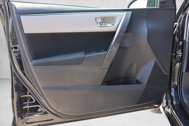 Used 2015 Toyota Corolla LE FWD image 12