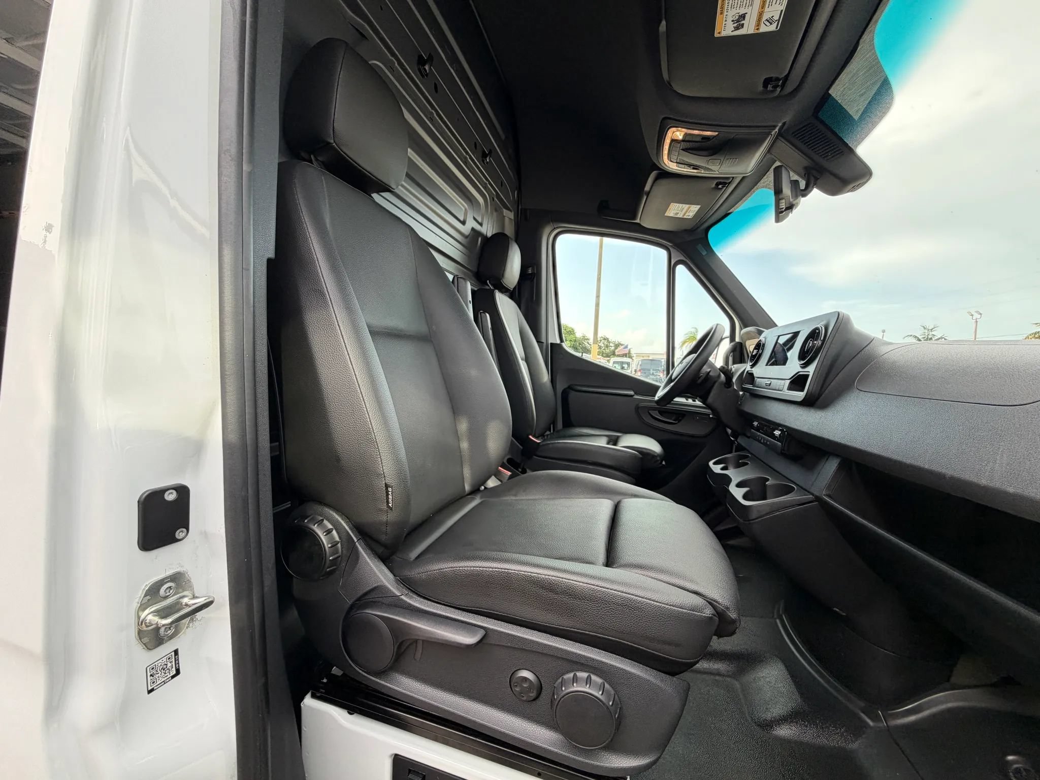 Used 2024 Mercedes-Benz Sprinter 3500 w/ Acoustic Package image 18