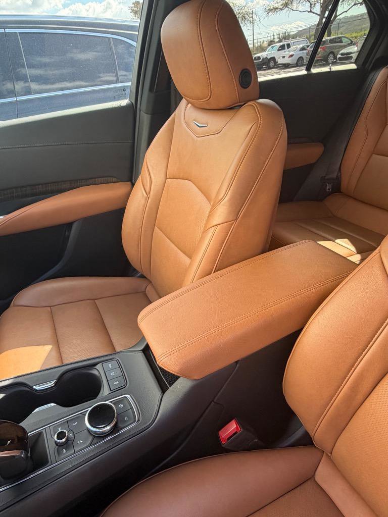 Used 2023 Cadillac XT4 Premium Luxury FWD image 11