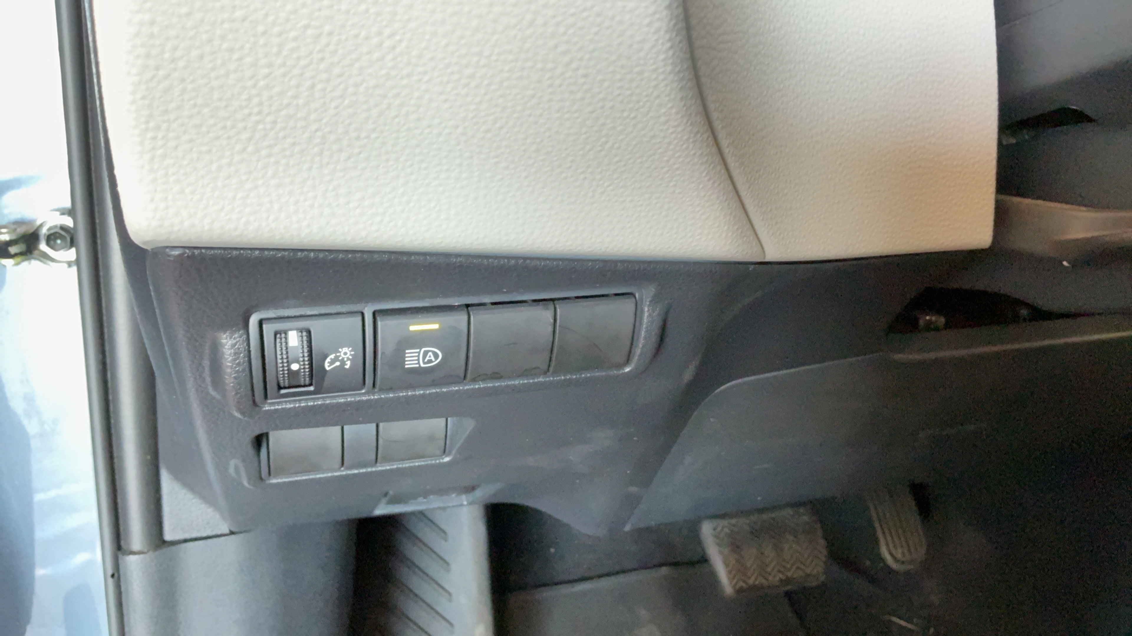 Certified 2022 Toyota Corolla Cross L AWD/4WD image 19
