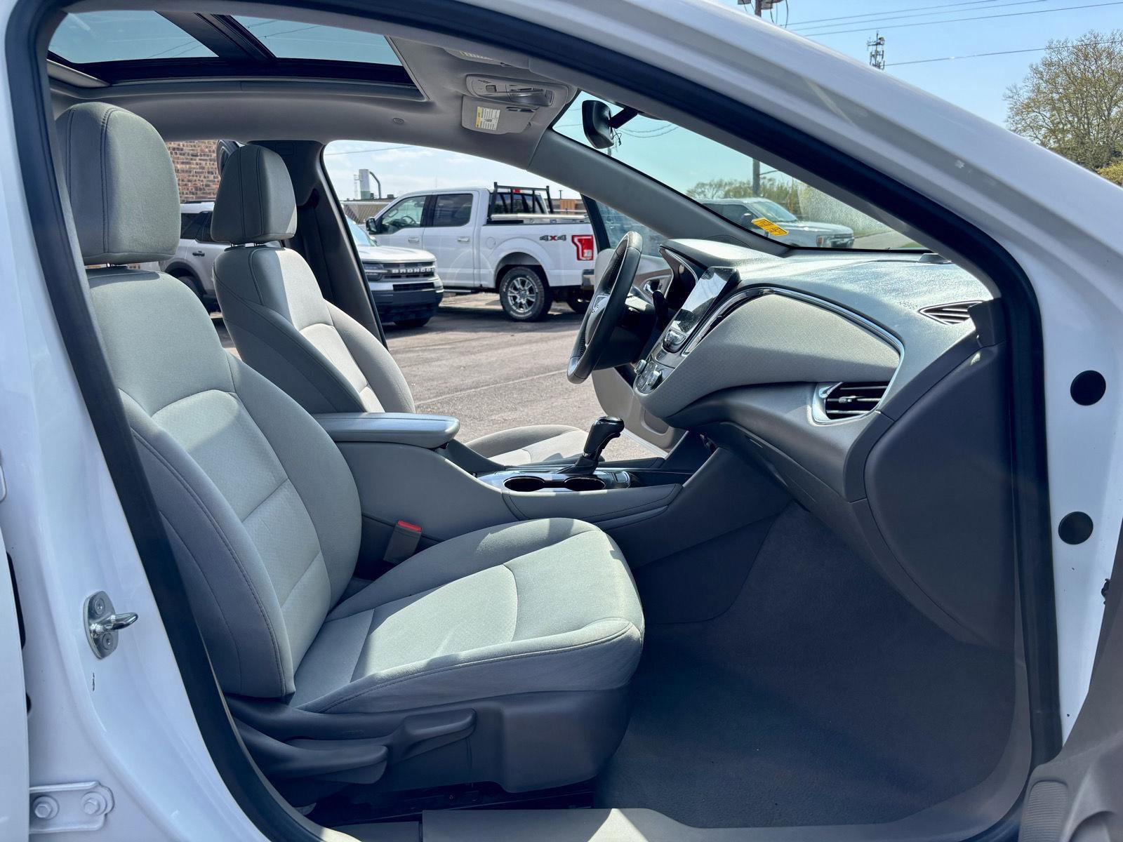 Used 2018 Chevrolet Malibu LT FWD image 7