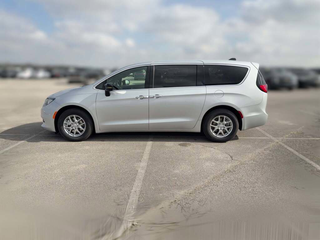 New 2026 Chrysler Voyager LX image 6