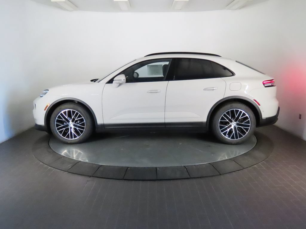 New 2026 Porsche Macan 4 Electric AWD/4WD image 2