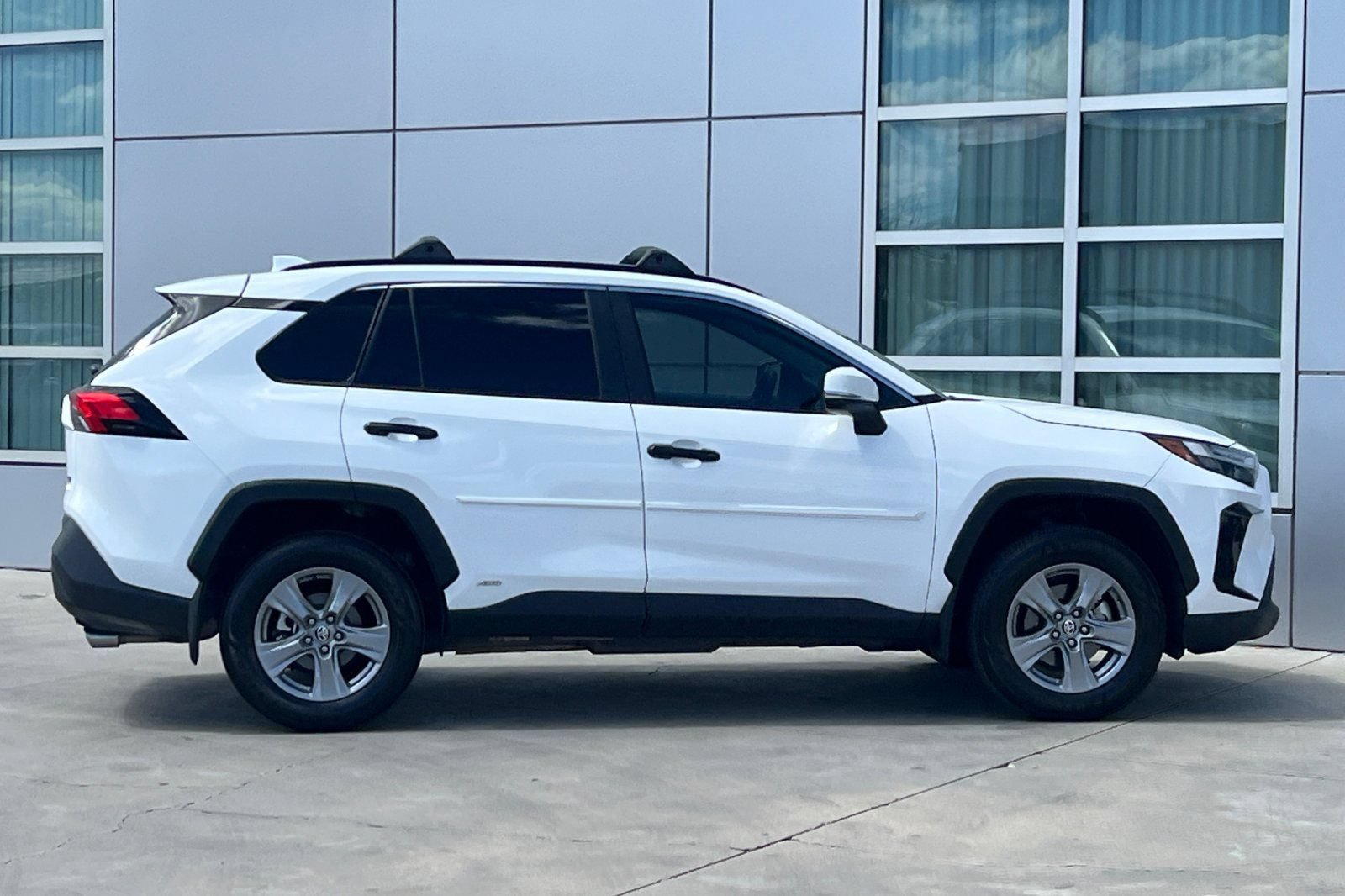 Used 2025 Toyota RAV4 XLE AWD/4WD image 3