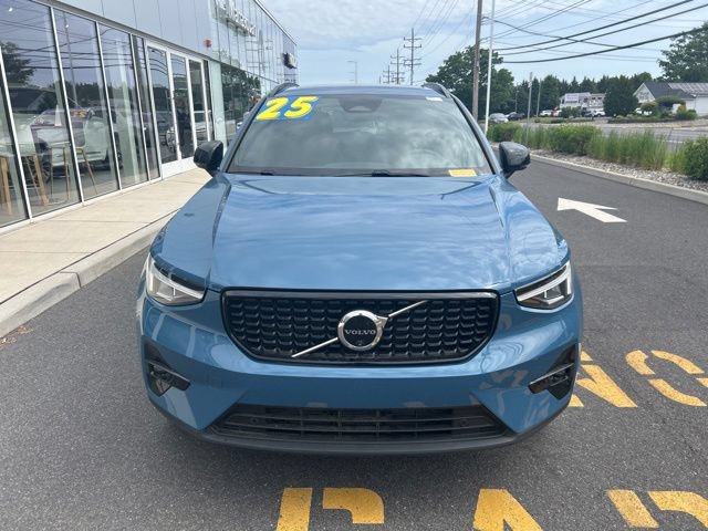 Certified 2025 Volvo XC40 B5 Plus AWD/4WD image 7