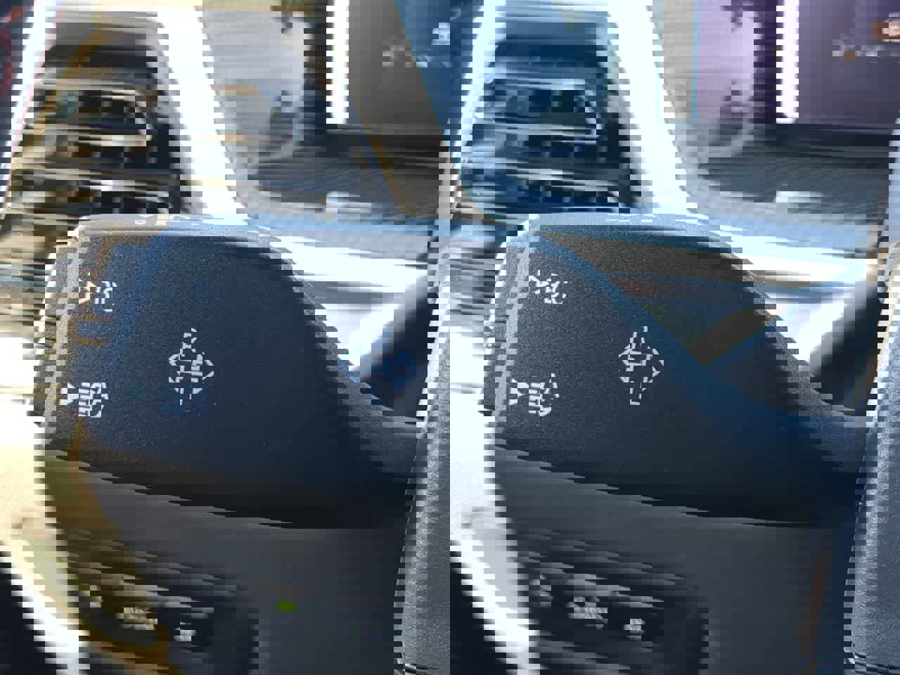 Used 2026 BMW X6 M60i w/ Executive Package image 28