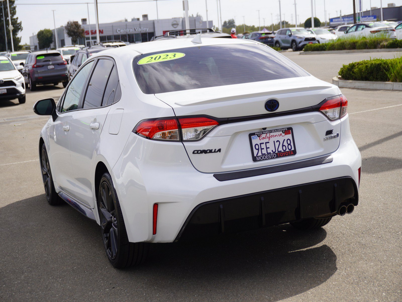 Used 2023 Toyota Corolla SE w/ SE Package FWD image 8