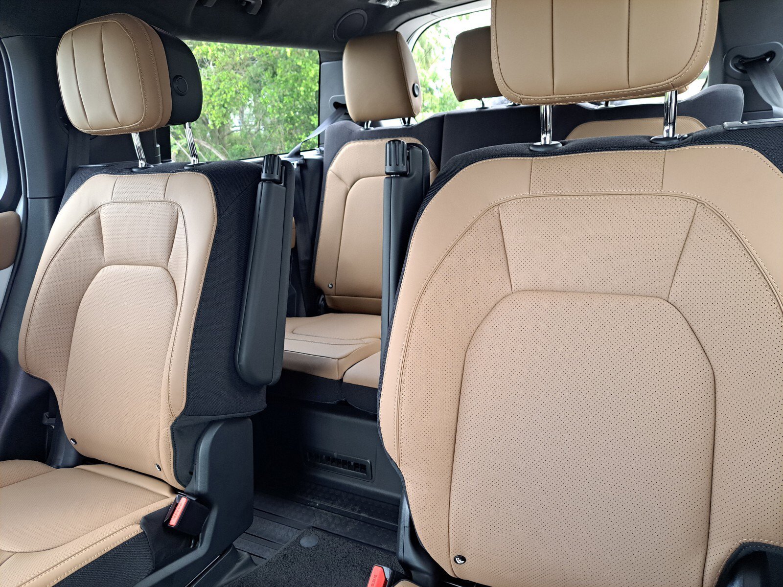 New 2025 Land Rover Defender 130 V8 image 18