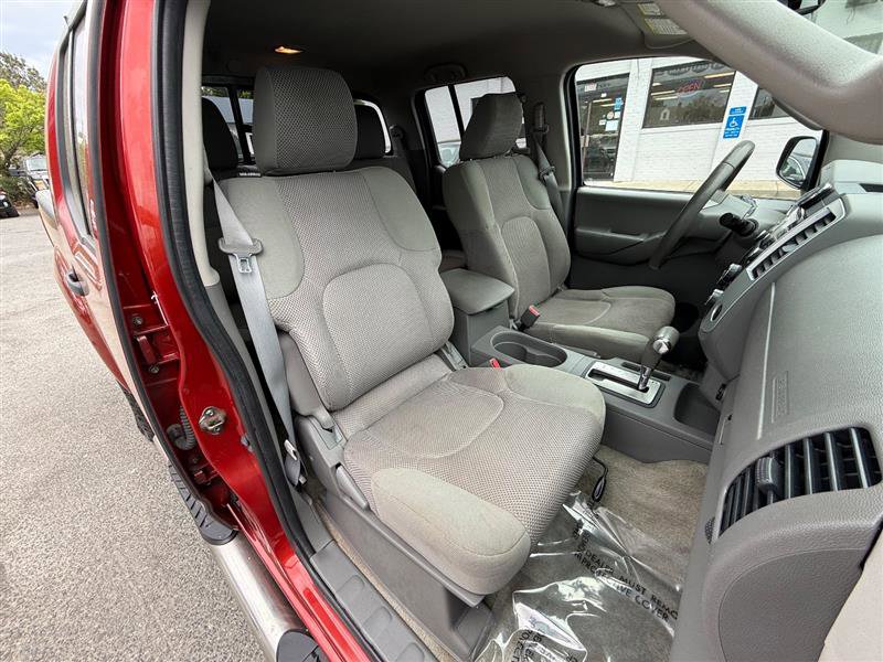 Used 2014 Nissan Frontier SV w/ SV Value Truck Package AWD/4WD image 31