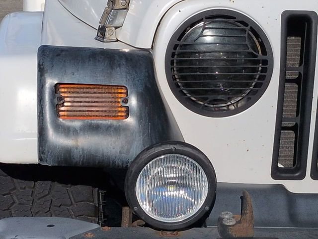 Used 2002 Jeep Wrangler Sahara AWD/4WD image 10