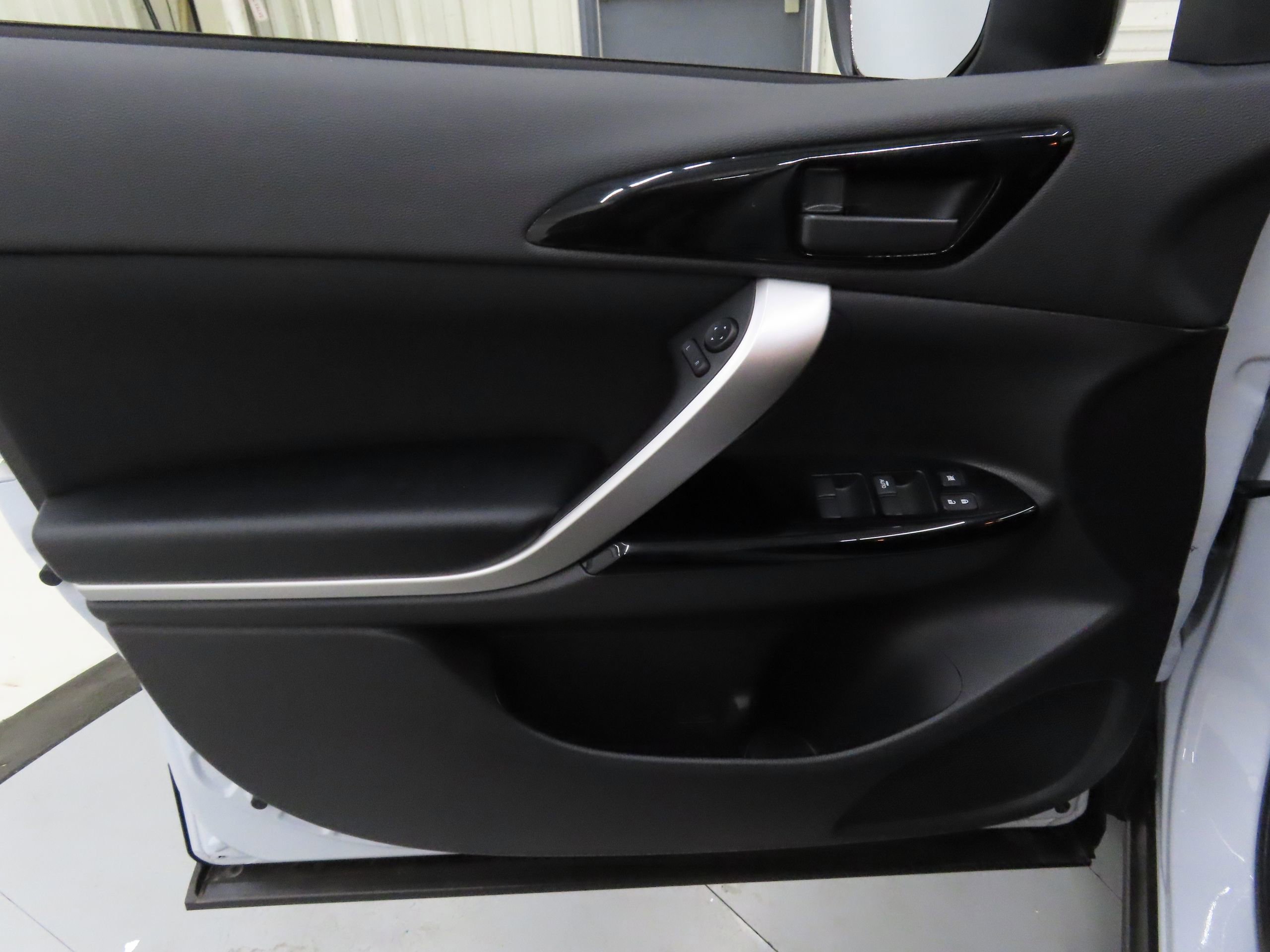 New 2025 Mitsubishi Eclipse Cross LE image 9