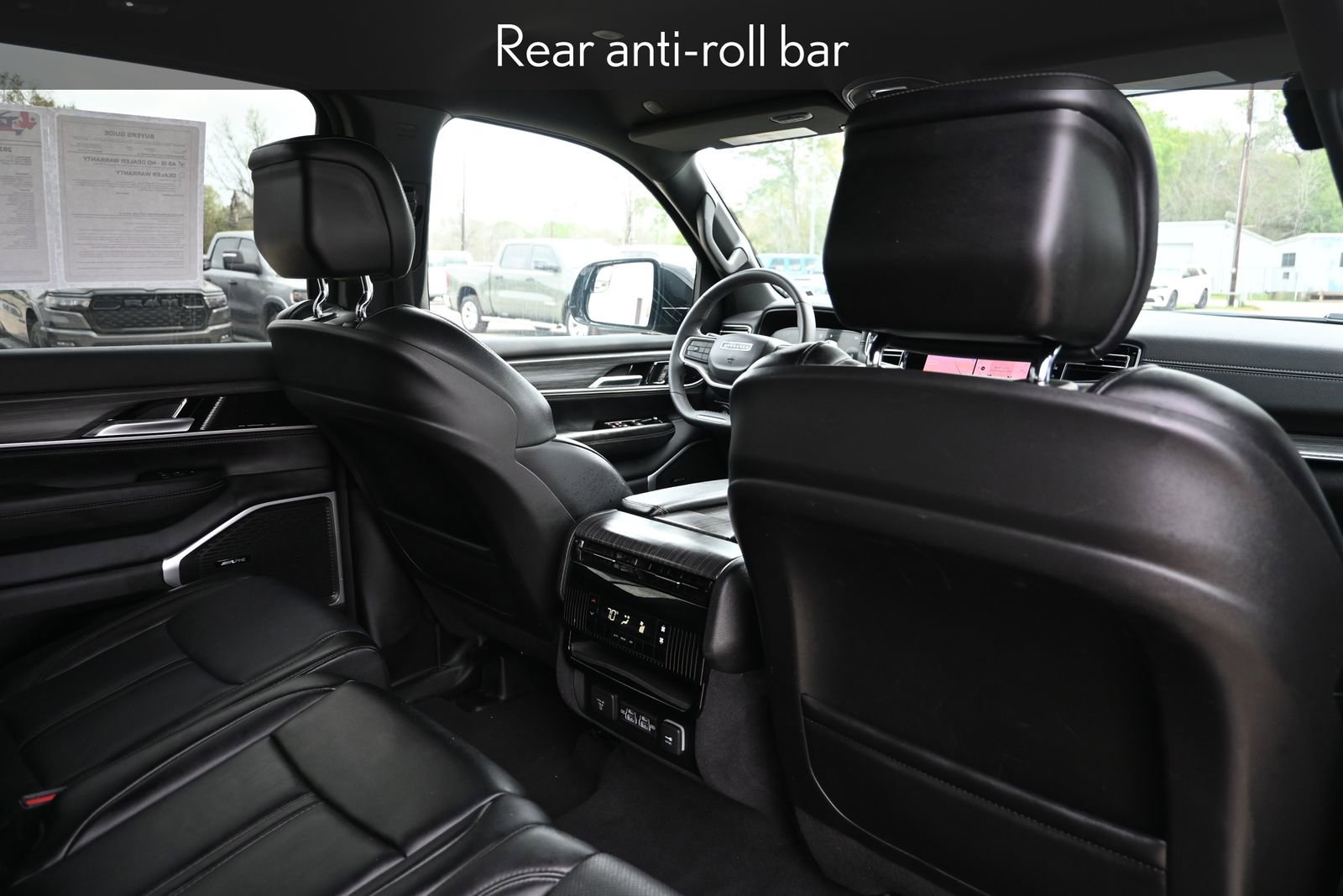 Used 2024 Jeep Wagoneer Series II w/ Flexible Seating Group image 28