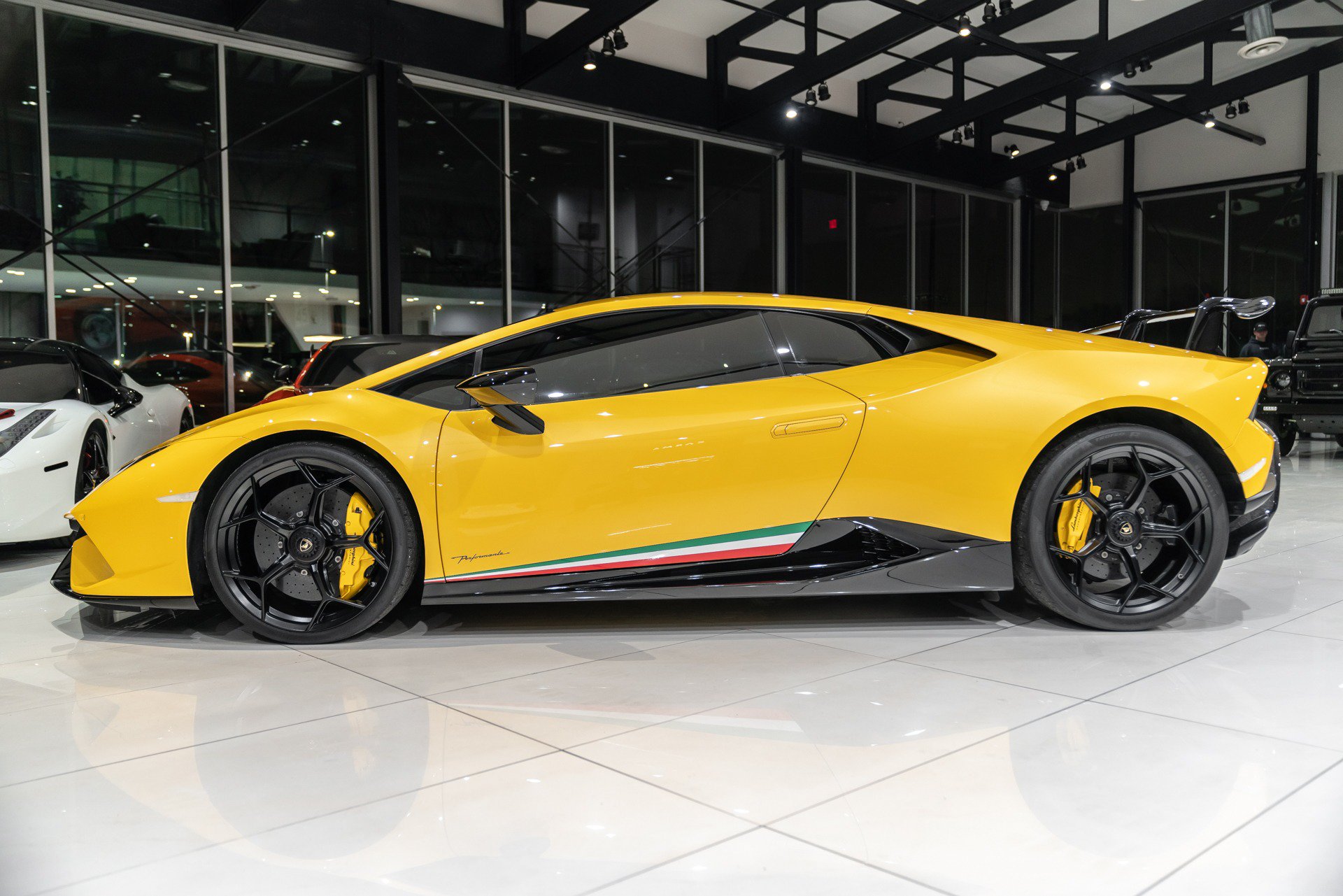 Used 2018 Lamborghini Huracan Performante AWD/4WD image 28