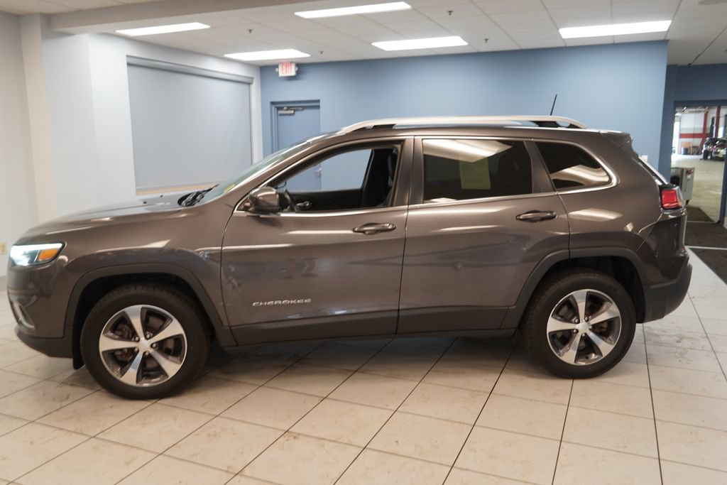 Used 2019 Jeep Cherokee Limited AWD/4WD image 2