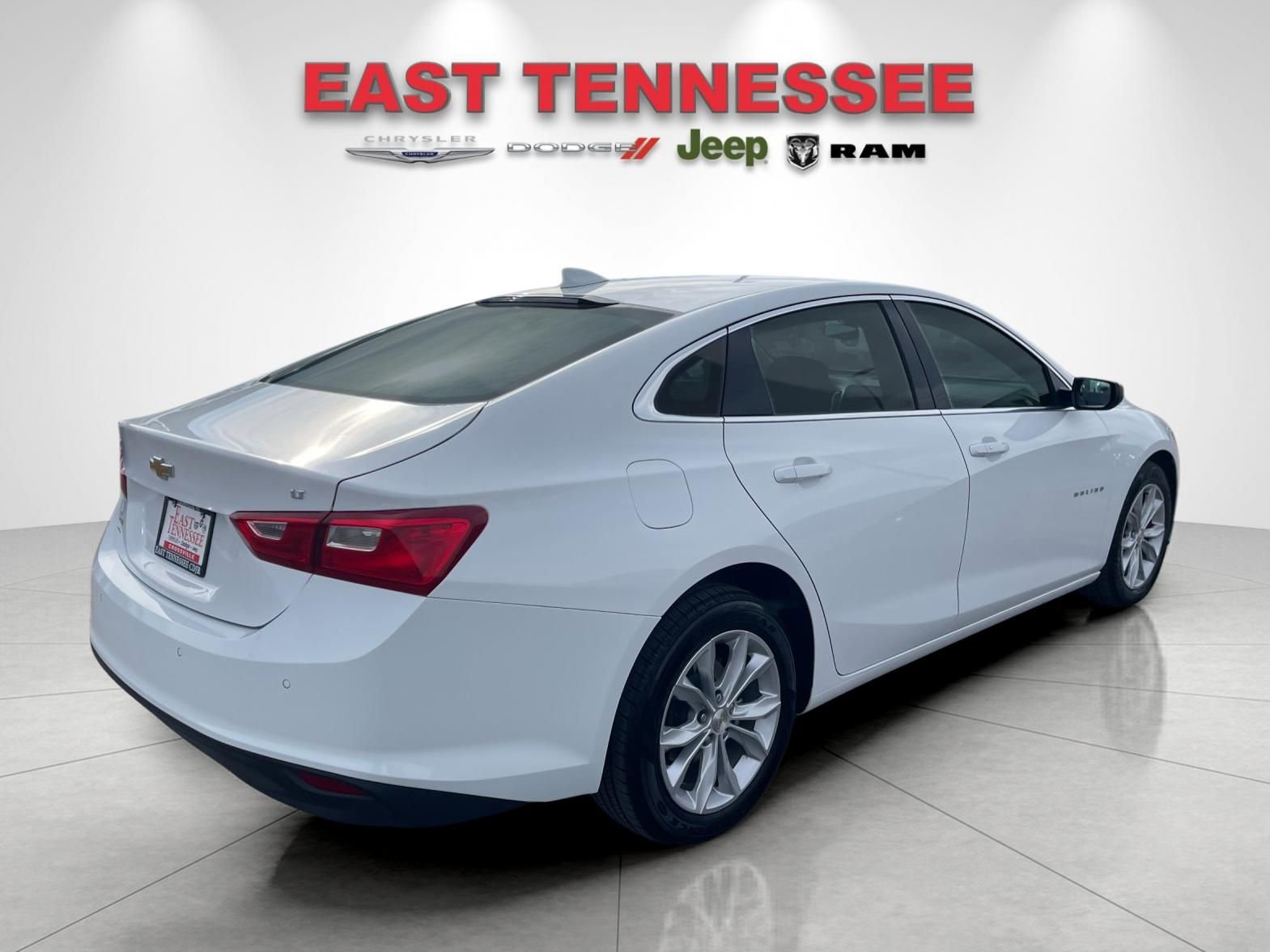 Used 2025 Chevrolet Malibu LT image 3