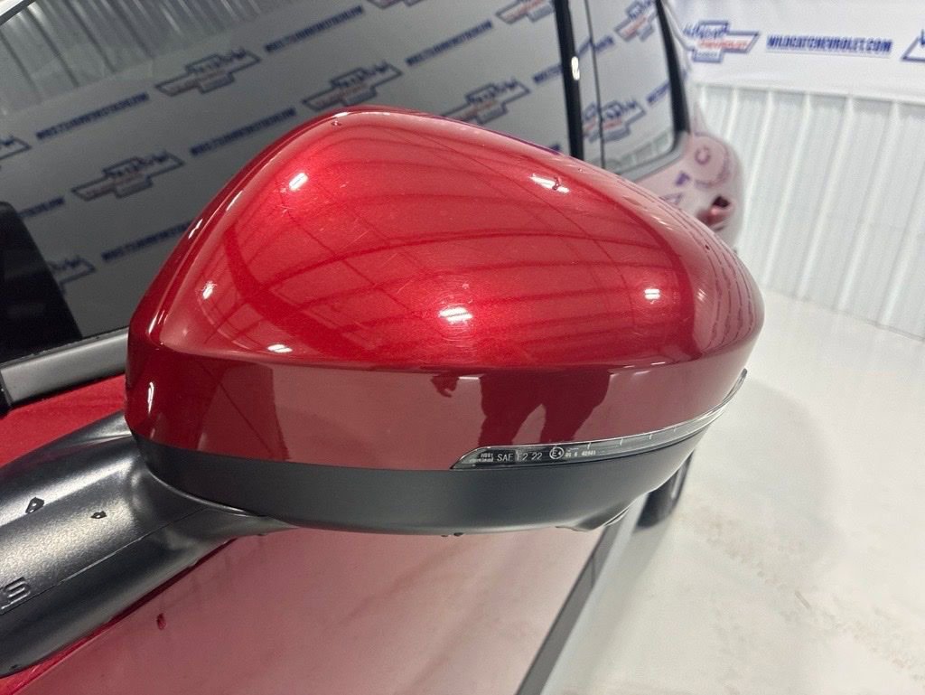 Used 2025 Nissan Kicks SR w/ SR Premium Package FWD image 12