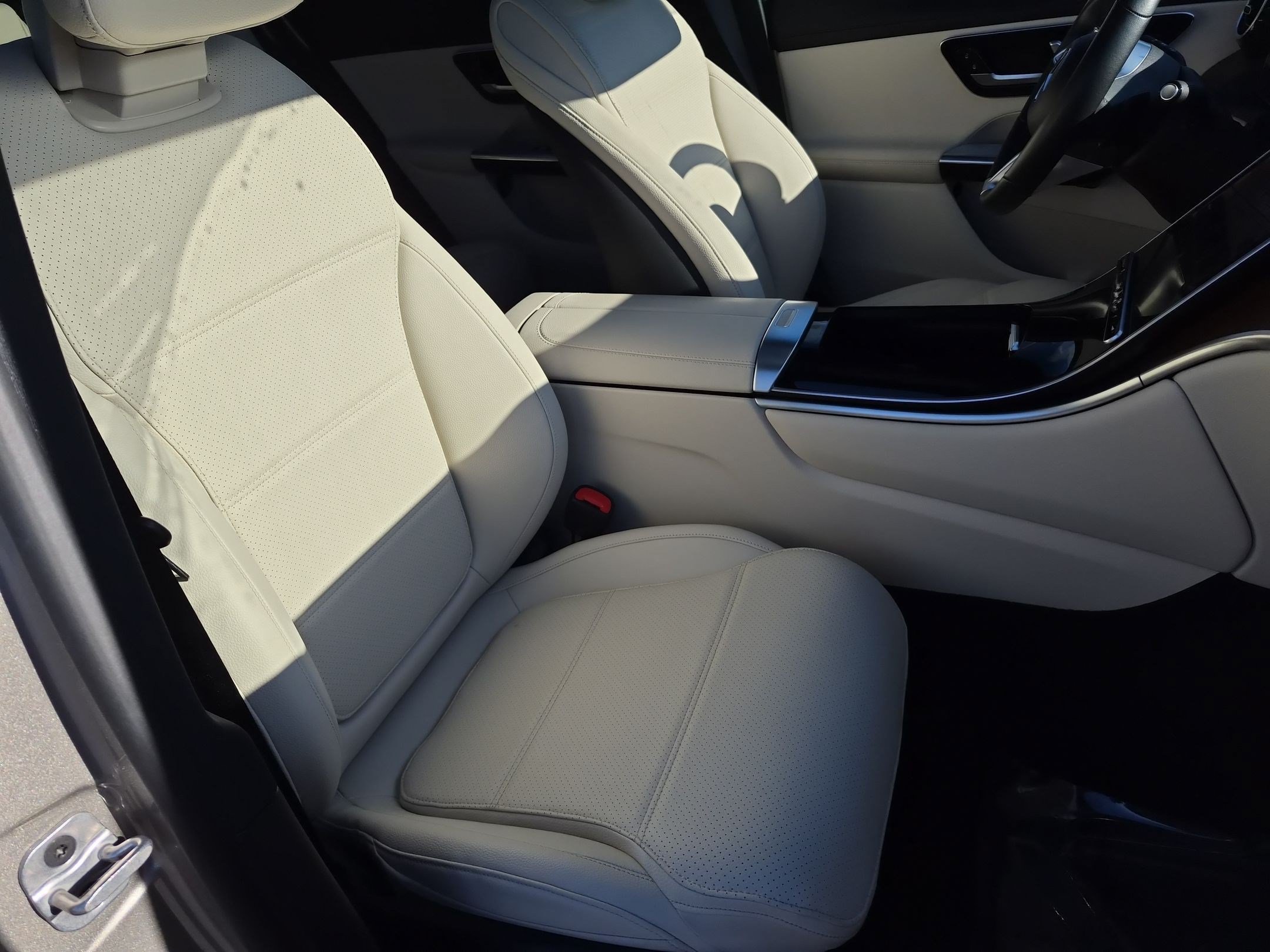 Used 2024 Mercedes-Benz GLC 300 4MATIC image 36