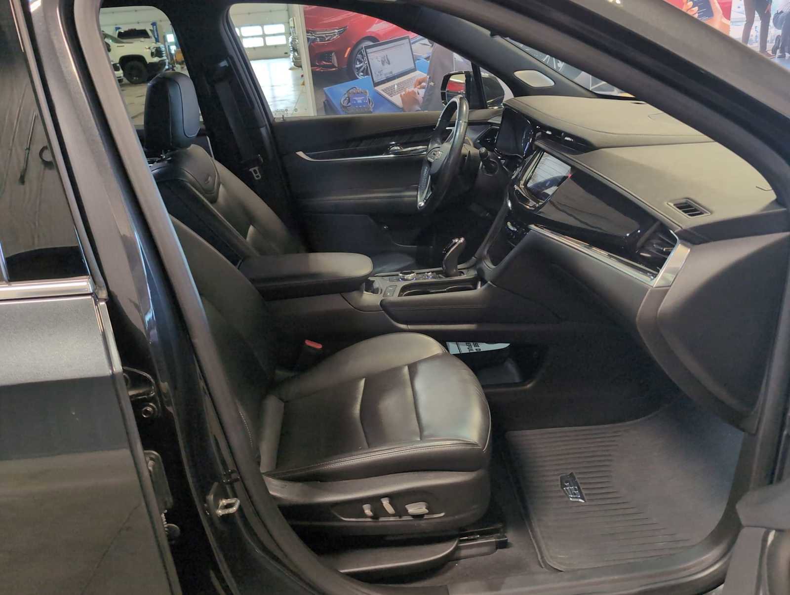 Used 2022 Cadillac XT6 Premium Luxury image 28