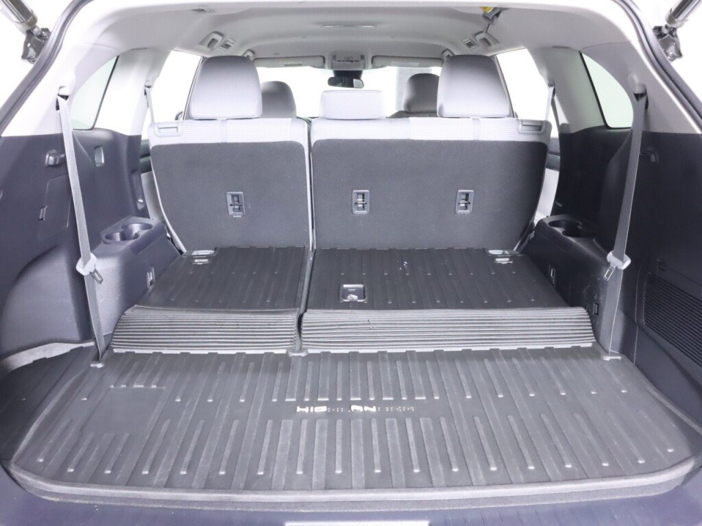 Used 2020 Toyota Highlander LE AWD/4WD image 35