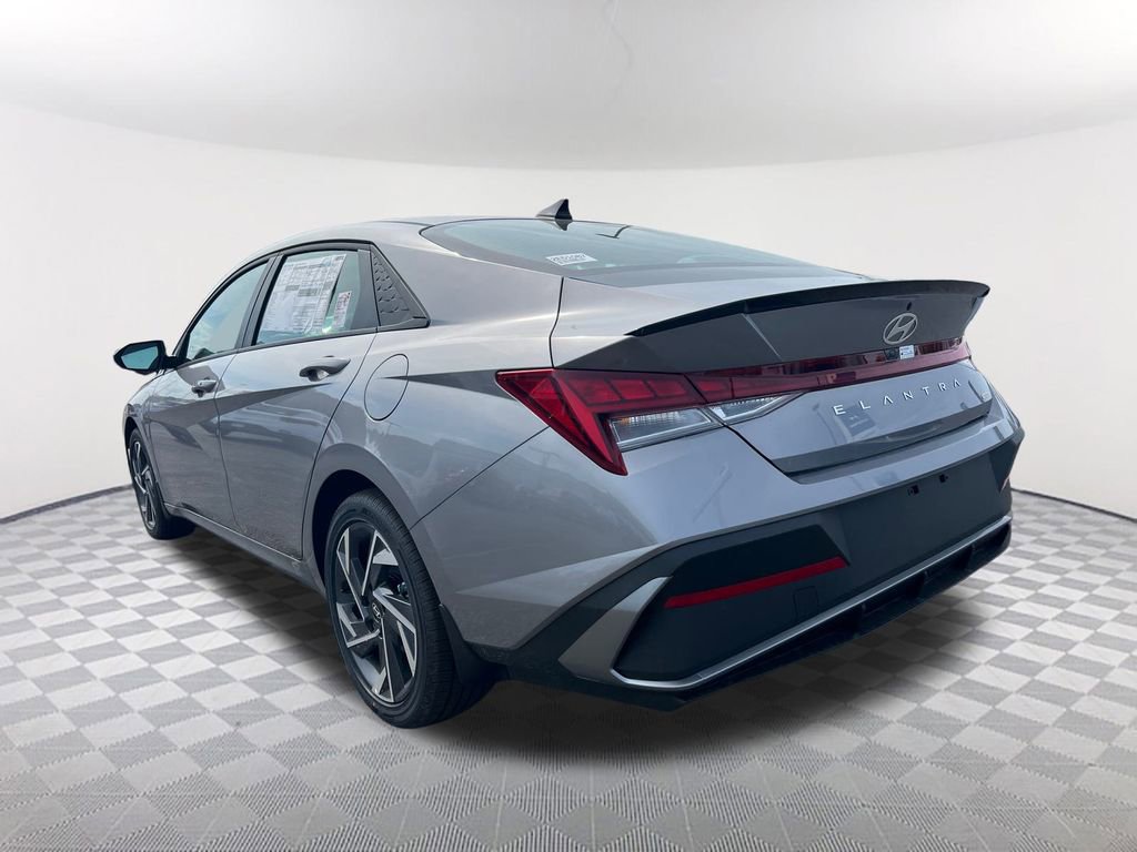 Certified 2025 Hyundai Elantra SEL image 7