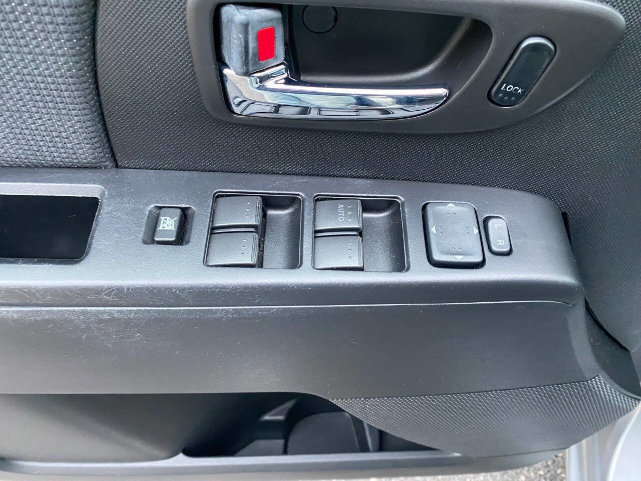 Used 2010 MAZDA MAZDA5 Sport image 12