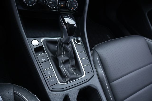 Certified 2022 Volkswagen Jetta SE w/ Panoramic Sunroof Package image 27