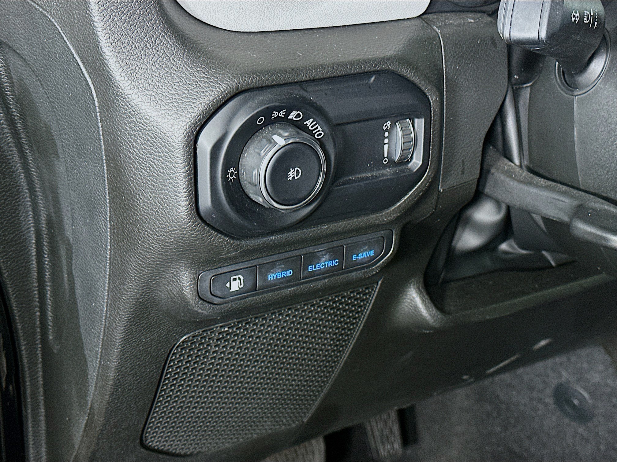 Used 2023 Jeep Wrangler Unlimited Sahara AWD/4WD image 16