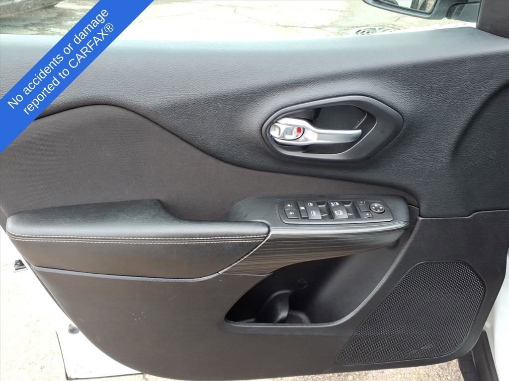 Used 2016 Jeep Cherokee Latitude w/ Cold Weather Group image 14