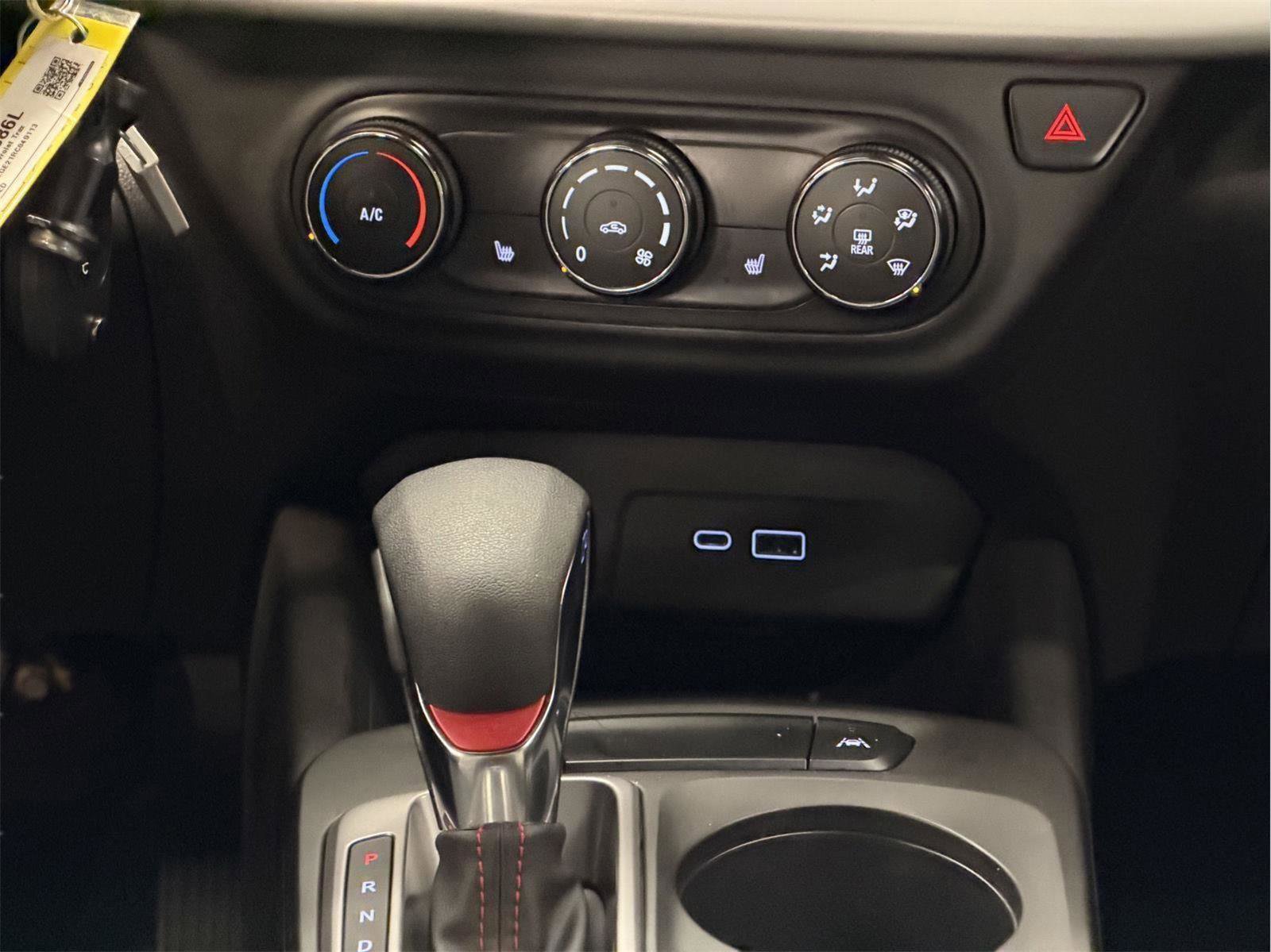 Certified 2024 Chevrolet Trax RS w/ Driver Confidence Package image 39