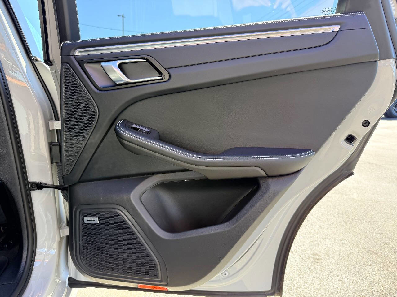 Used 2020 Porsche Macan Turbo image 40