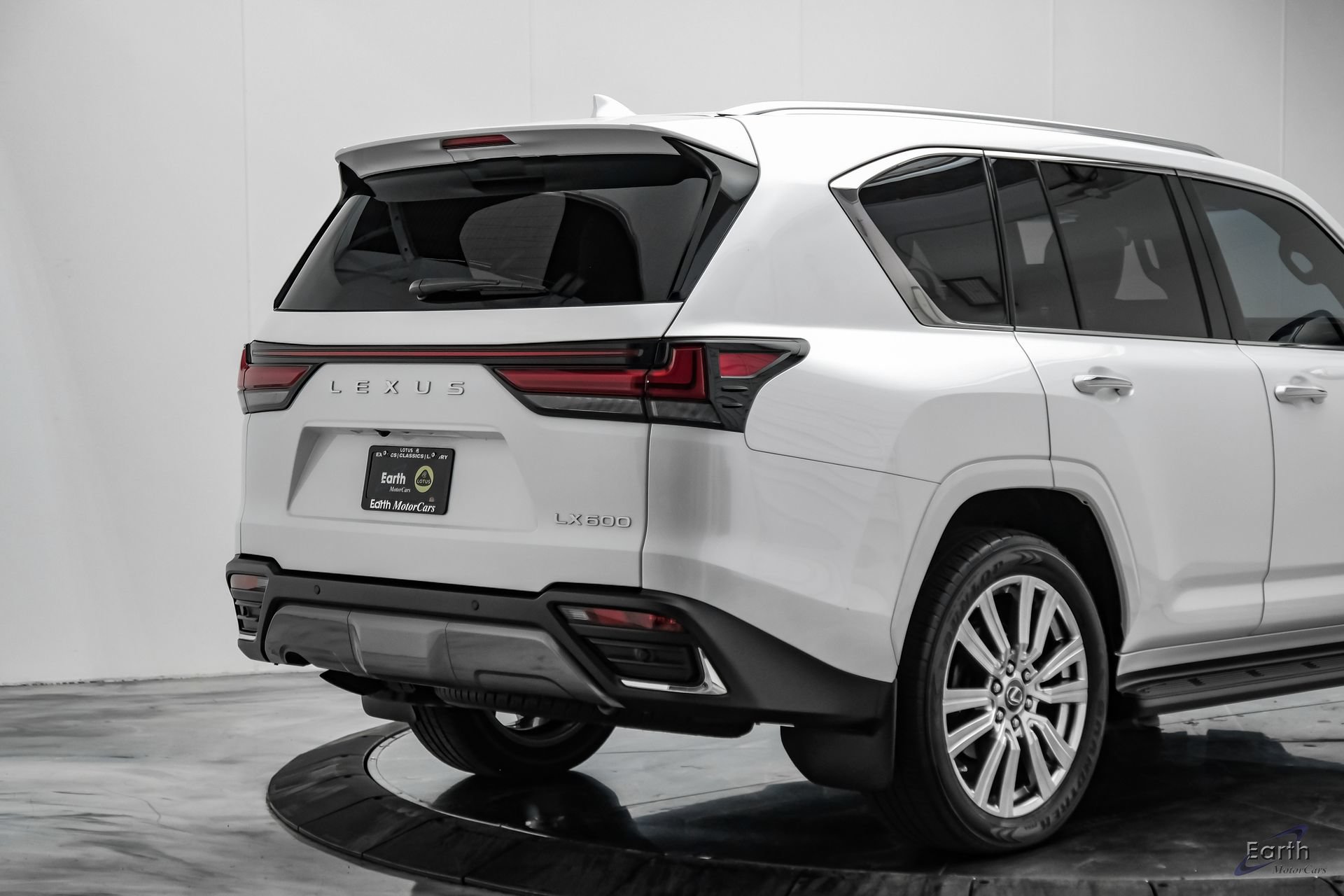 Used 2023 Lexus LX 600 4WD w/ Accessory Package (Z1) image 18