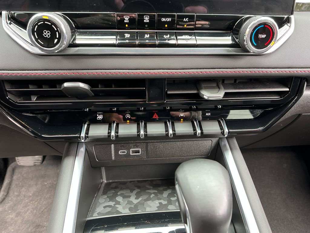 Used 2024 Chevrolet Colorado Z71 image 17