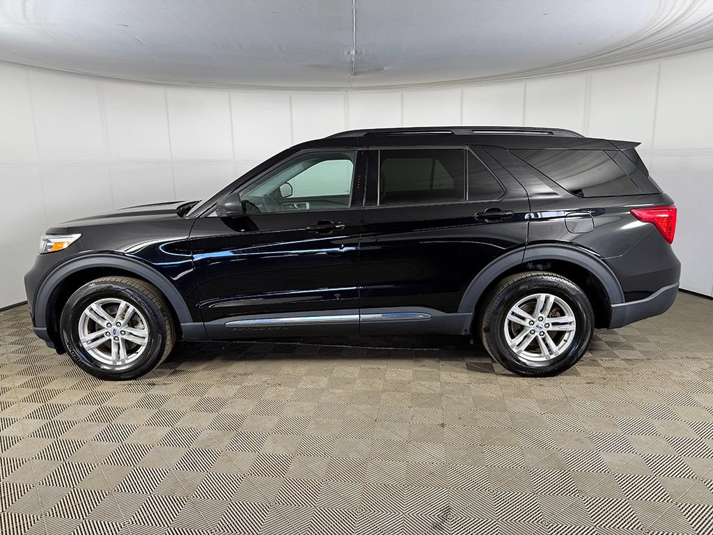 Used 2023 Ford Explorer XLT w/ Equipment Group 202A AWD/4WD image 12