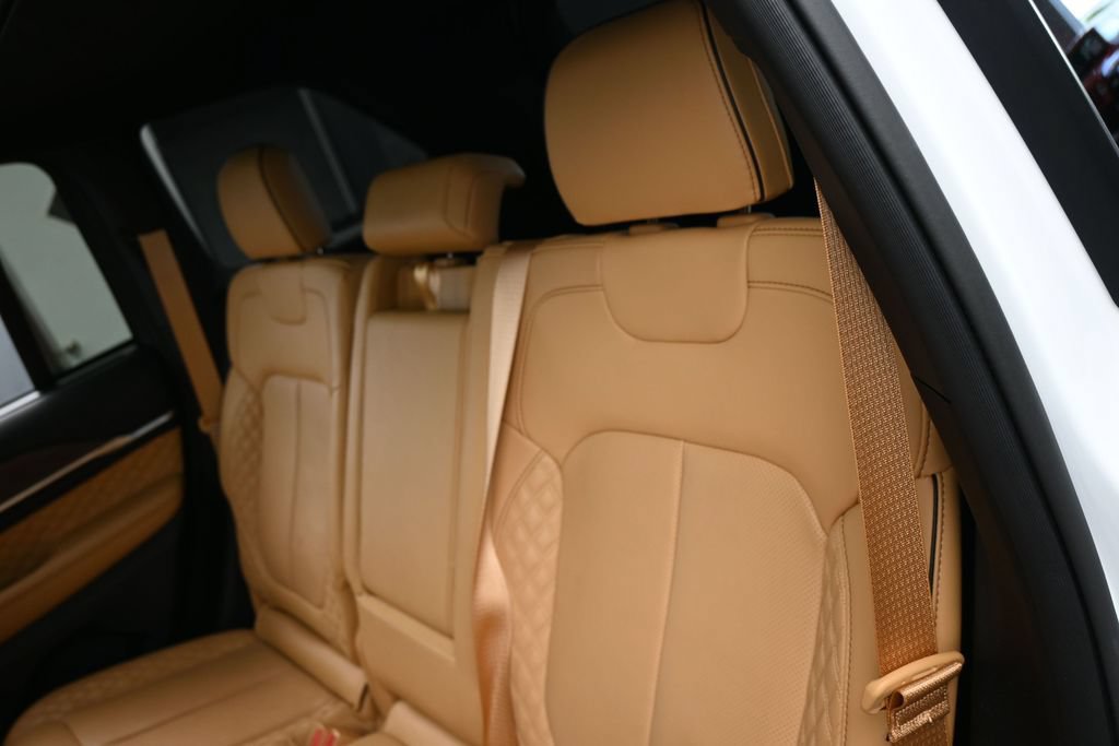 Used 2024 Jeep Grand Cherokee Summit w/ Adv Protech Group IV AWD/4WD image 38
