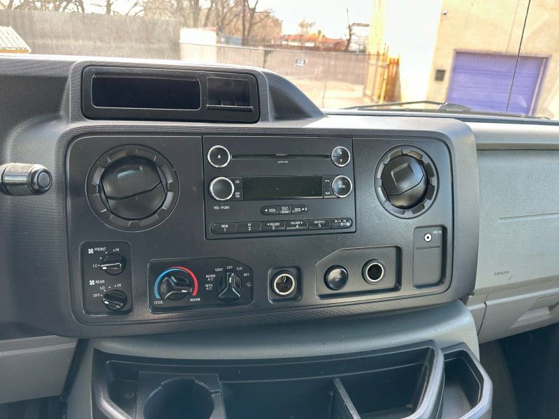 Used 2011 Ford E-350 and Econoline 350 XLT RWD image 15