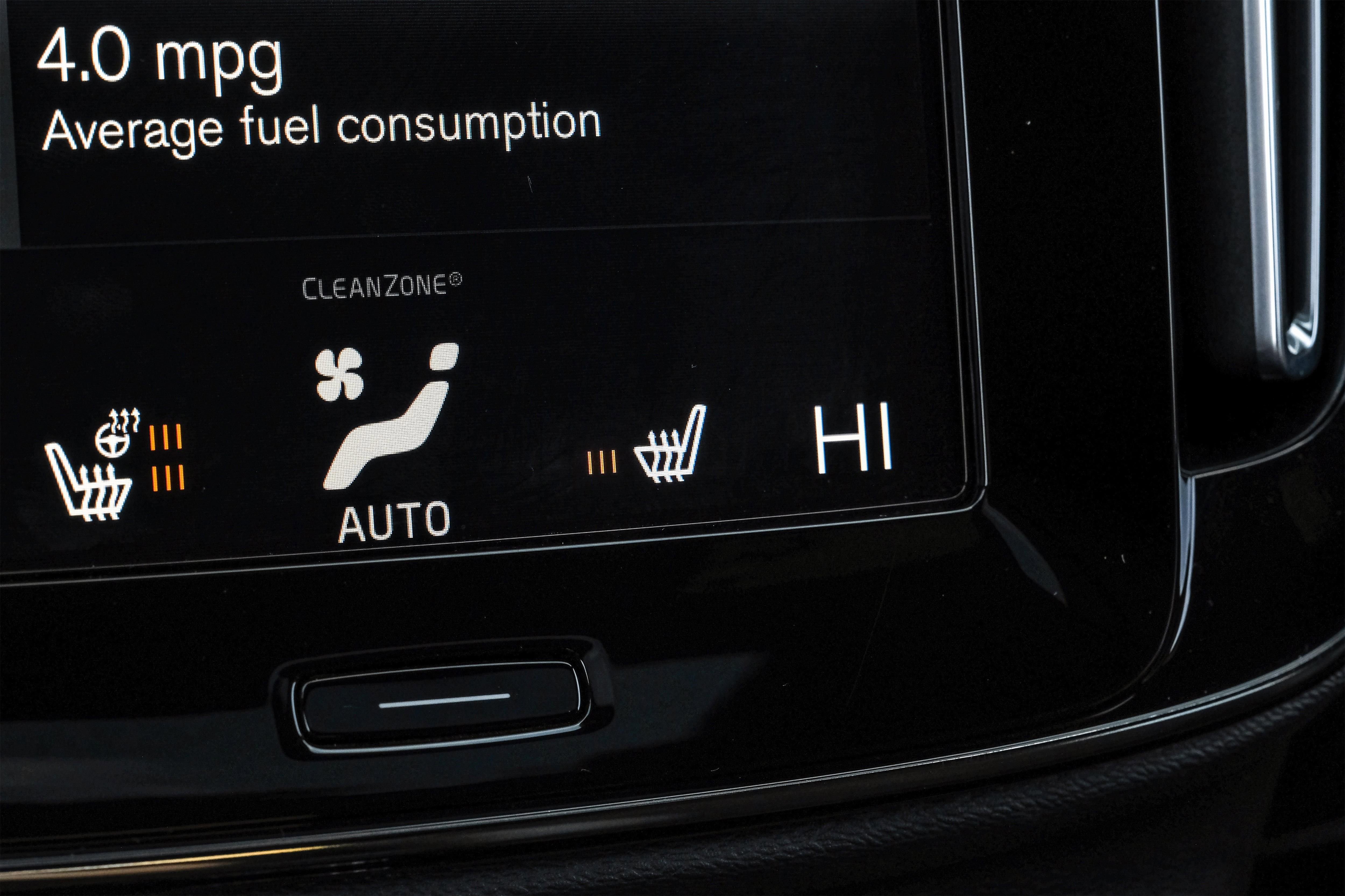 Used 2021 Volvo XC40 T4 R-Design image 32