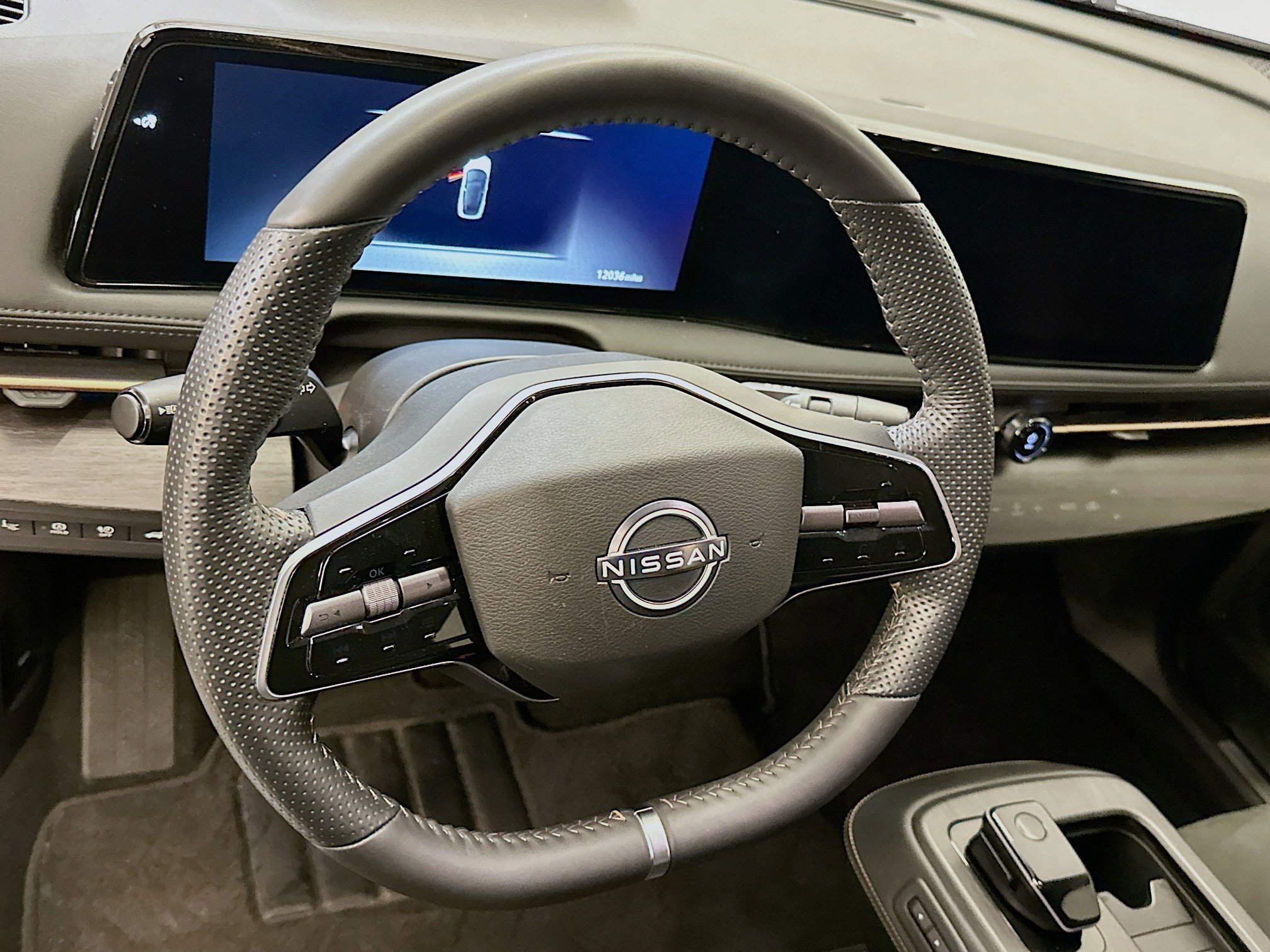 Used 2024 Nissan Ariya AWD image 18