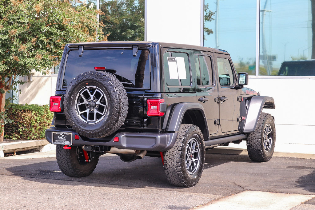 Used 2025 Jeep Wrangler Unlimited Rubicon AWD/4WD image 8