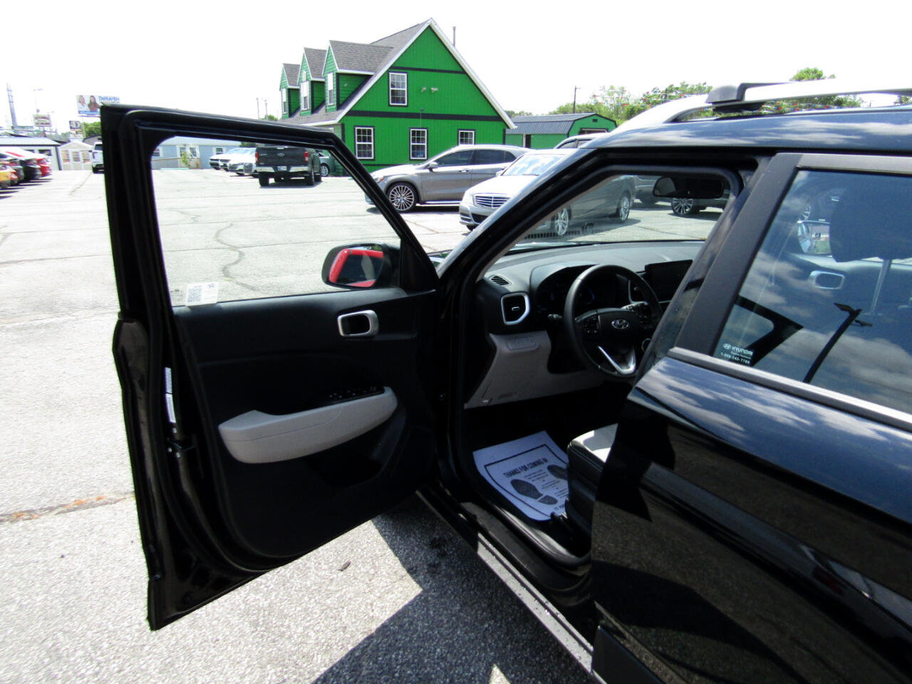 Used 2024 Hyundai Venue SEL image 16