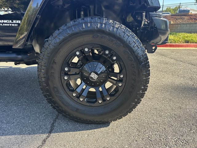 Used 2015 Jeep Wrangler Unlimited Sahara w/ Connectivity Group AWD/4WD image 13