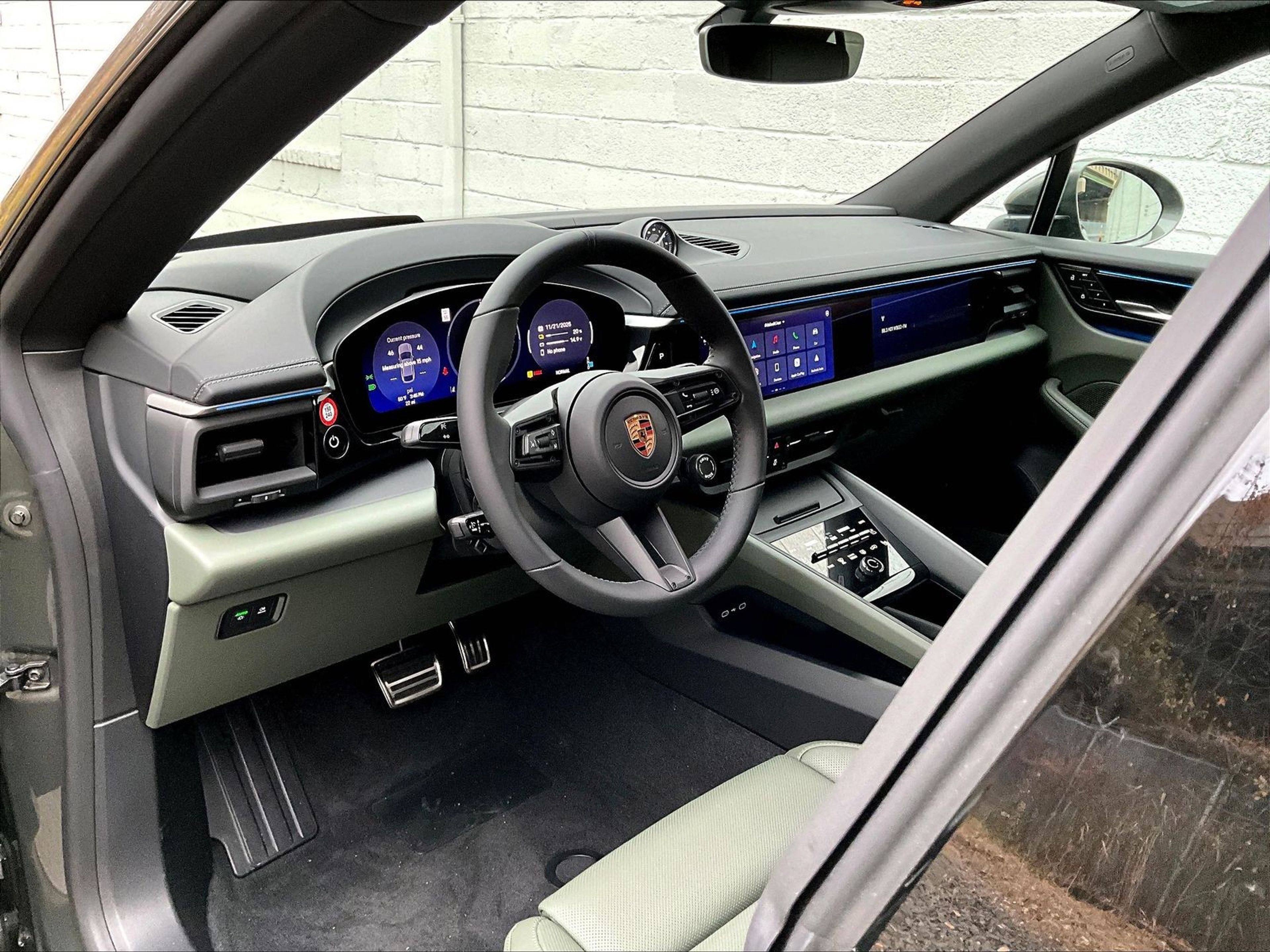 New 2025 Porsche Macan 4S Electric image 4