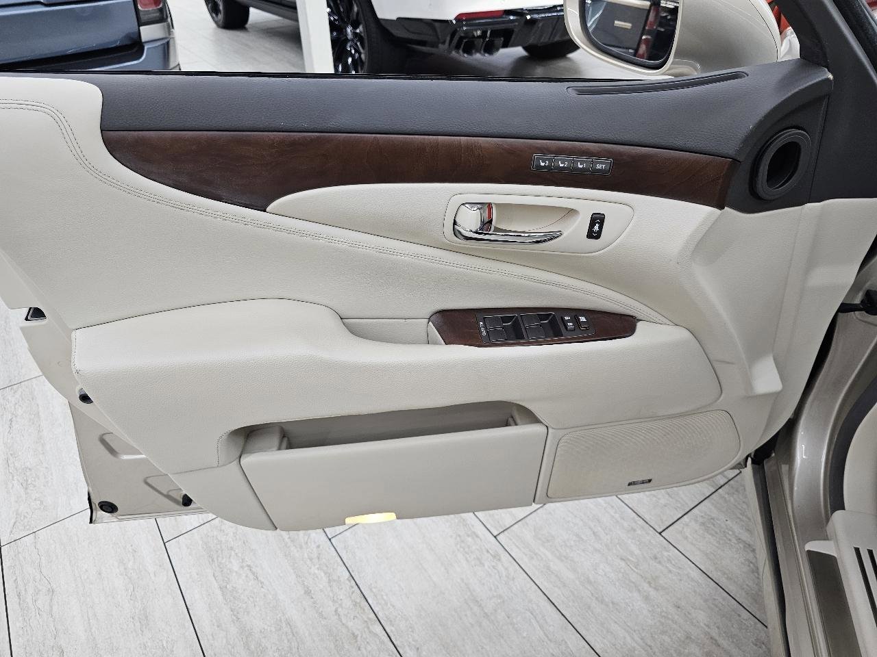 Used 2010 Lexus LS 460 Luxury image 39