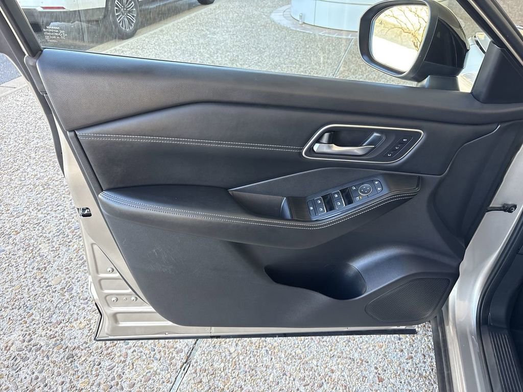 Used 2025 Nissan Rogue Platinum w/ Platinum Premium Package image 23