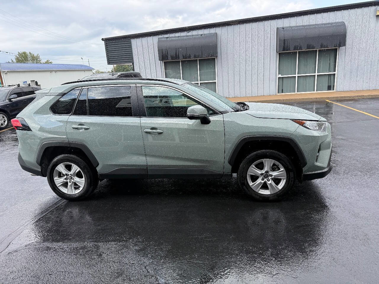 Used 2021 Toyota RAV4 XLE image 5