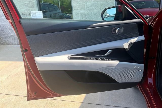 New 2025 Hyundai Elantra Limited image 23