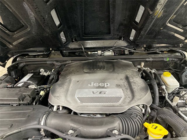 Used 2015 Jeep Wrangler Unlimited Rubicon w/ Connectivity Group image 23