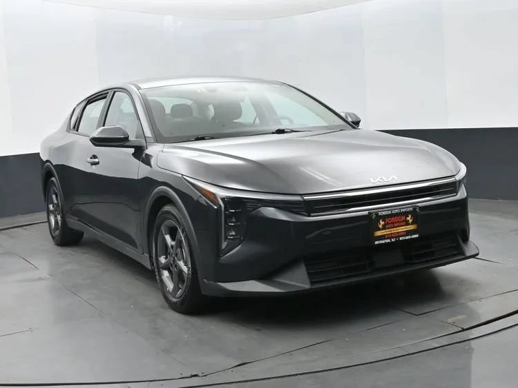 Used 2025 Kia K4 FWD image 2