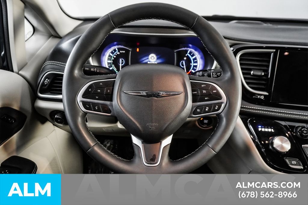 Used 2024 Chrysler Pacifica Select image 26