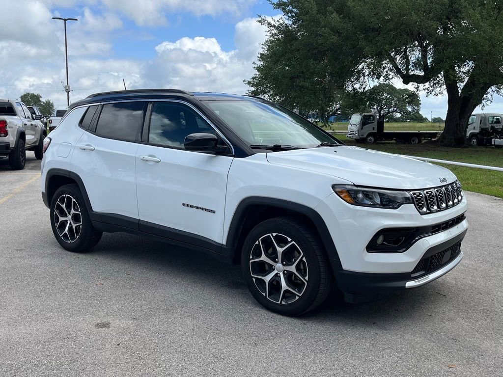 Used 2024 Jeep Compass Limited AWD/4WD image 3